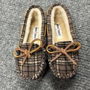 Minnetonka Boy’s Brown Cassie Plaid Slippers (3138)